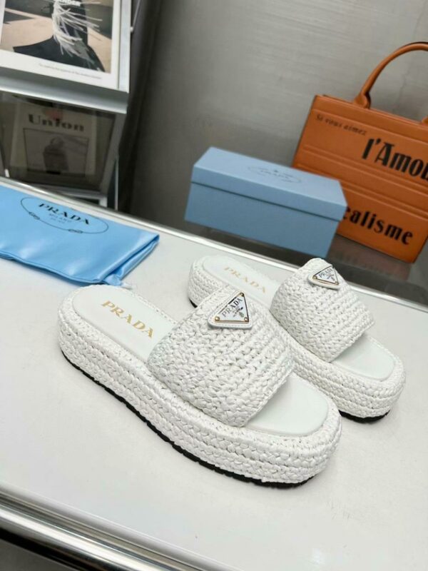 Sandalia Flatform em ráfia PRADA - Image 2