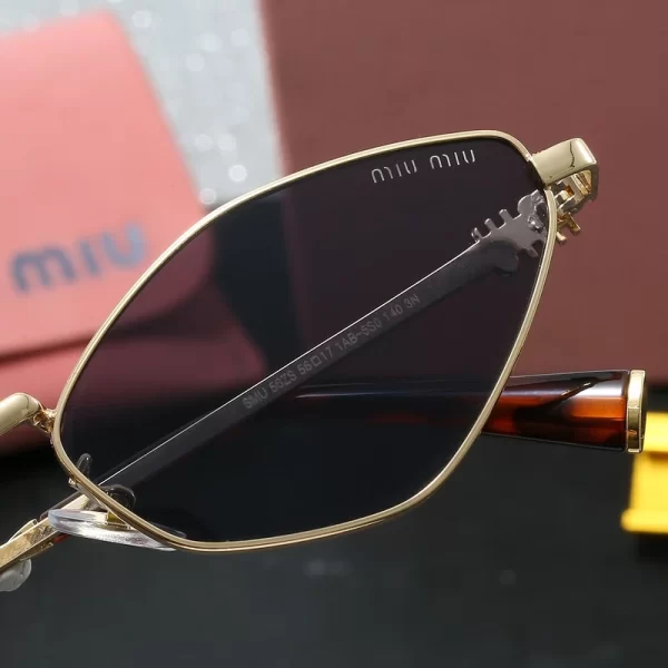 MIUMIU Eyewear - Óculos de sol geométrico com logo - Image 4
