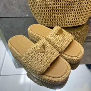 Sandalia Flatform em ráfia PRADA