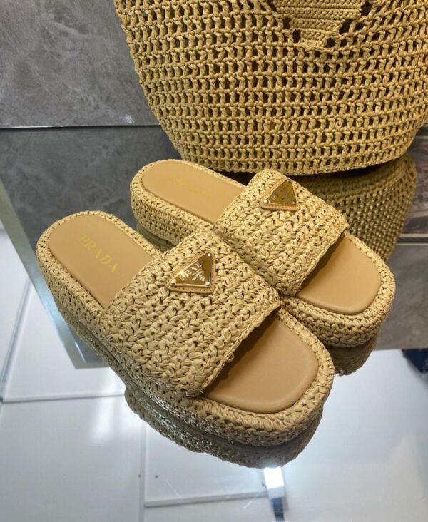 Sandalia Flatform em ráfia PRADA