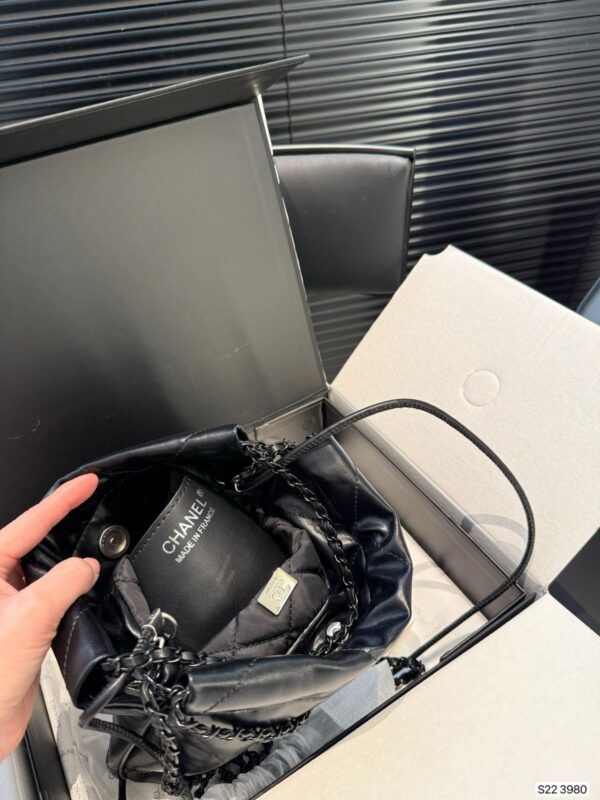 Chanel 22 bag - Image 21