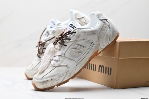 Tênis New Balance X Miu Miu 530 SL em couro metálico e malha - Image 10