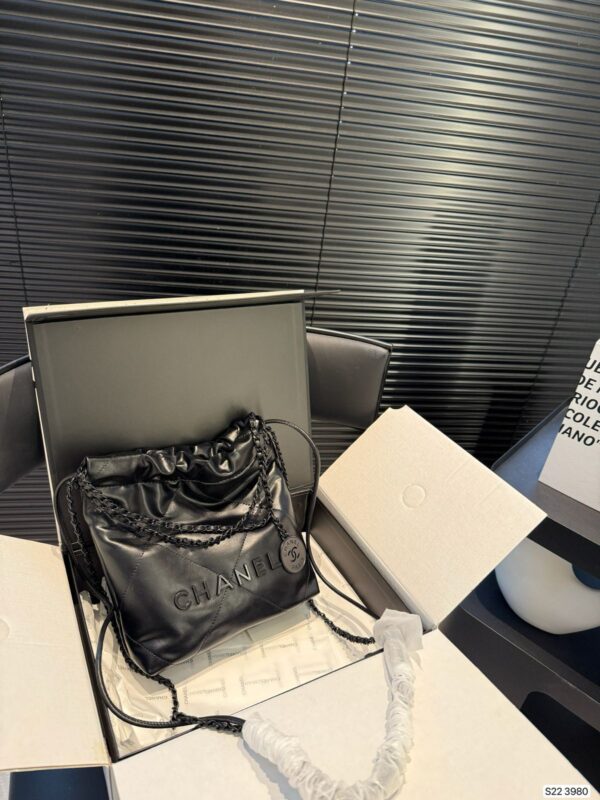 Chanel 22 bag - Image 19