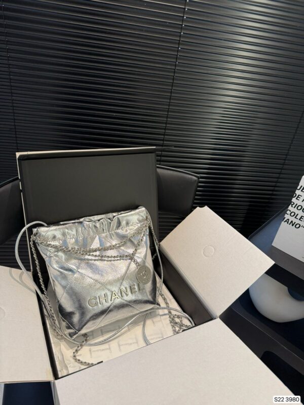 Chanel 22 bag - Image 16