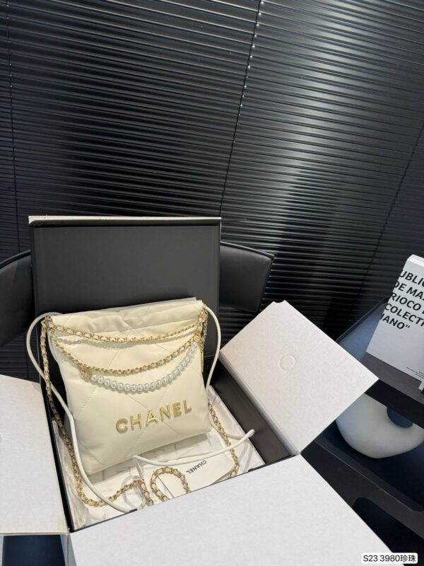 Chanel 22 bag - Image 2