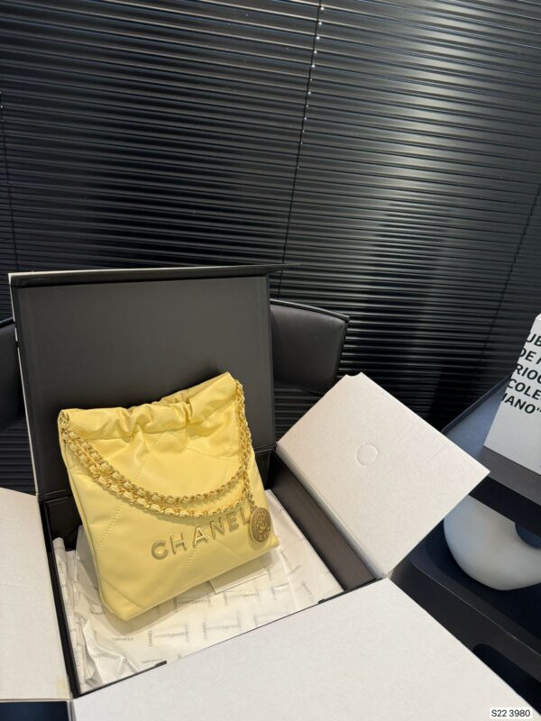 Chanel 22 bag - Image 14