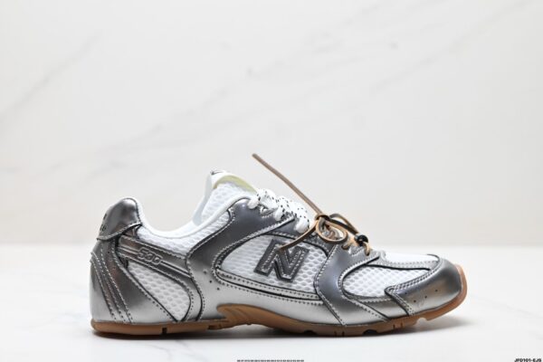 Tênis New Balance X Miu Miu 530 SL em couro metálico e malha - Image 4