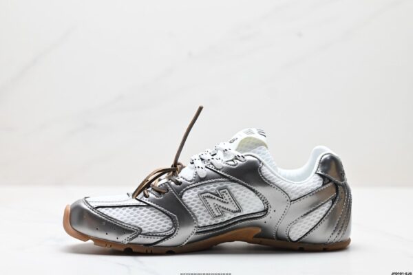 Tênis New Balance X Miu Miu 530 SL em couro metálico e malha - Image 7