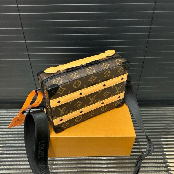 Bolsa Tiracolo Louis Vuitton Soft Trunk - Image 21
