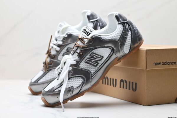 Tênis New Balance X Miu Miu 530 SL em couro metálico e malha - Image 2