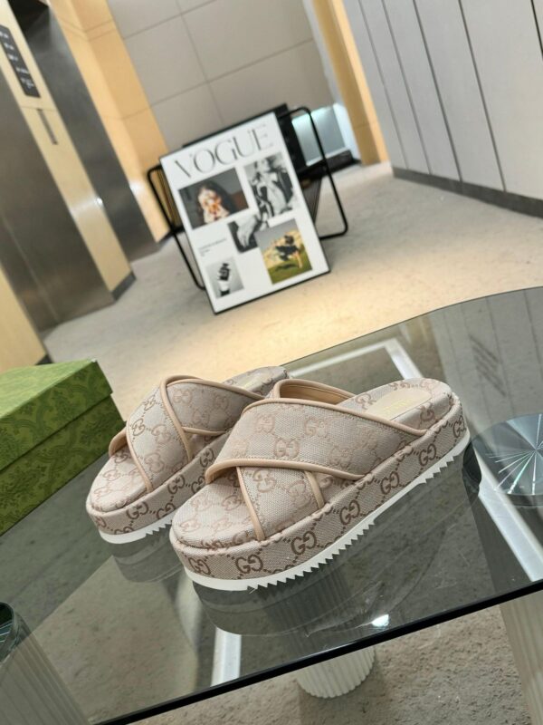 Slide Gucci - Image 11