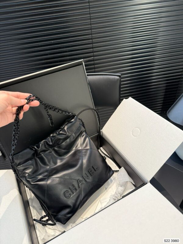 Chanel 22 bag - Image 18
