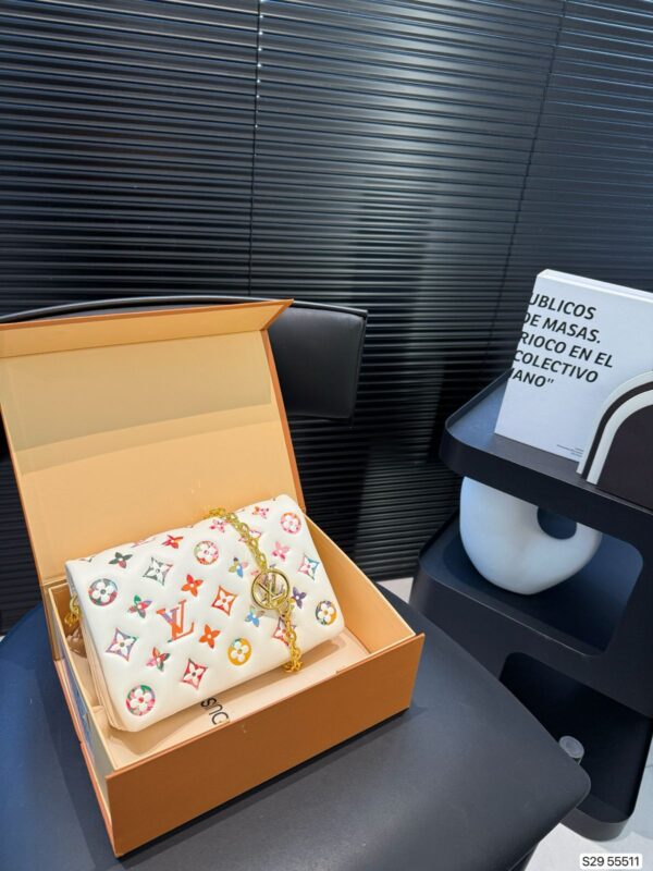 Bolsa Louis Vuitton Coussin - Image 15