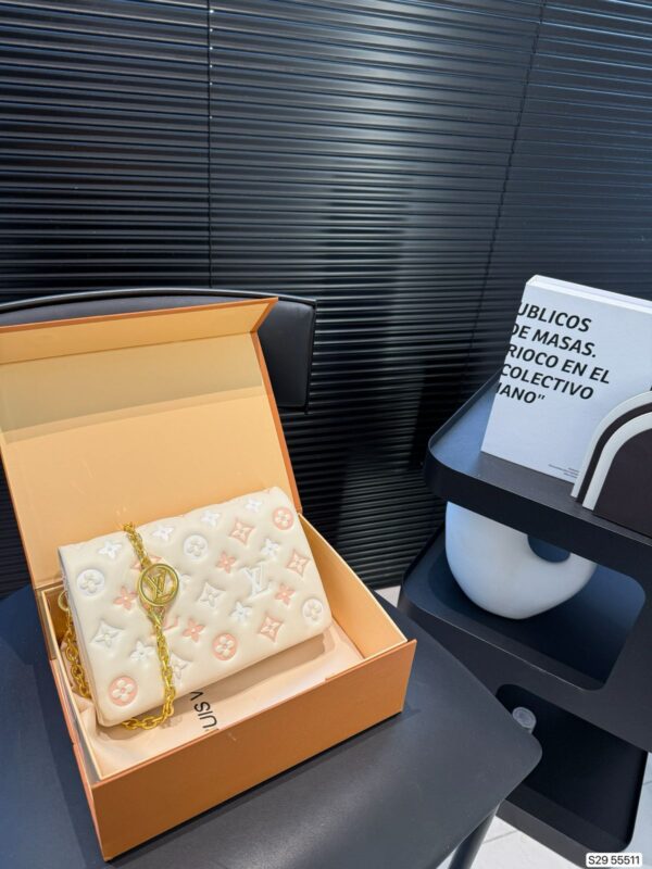 Bolsa Louis Vuitton Coussin - Image 17